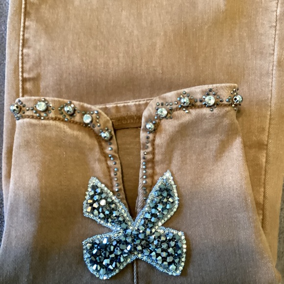 Joseph Ribkoff tan jeans with embellishments, size large. Has moderate stretch - Picture 5 of 8